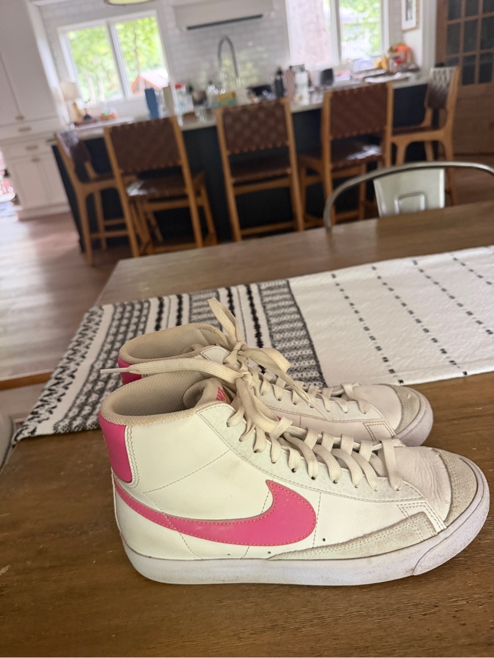 Nike Blazer Mid ‘77 White Pink High Top Sneakers 7Y  (women’s 8.5)
